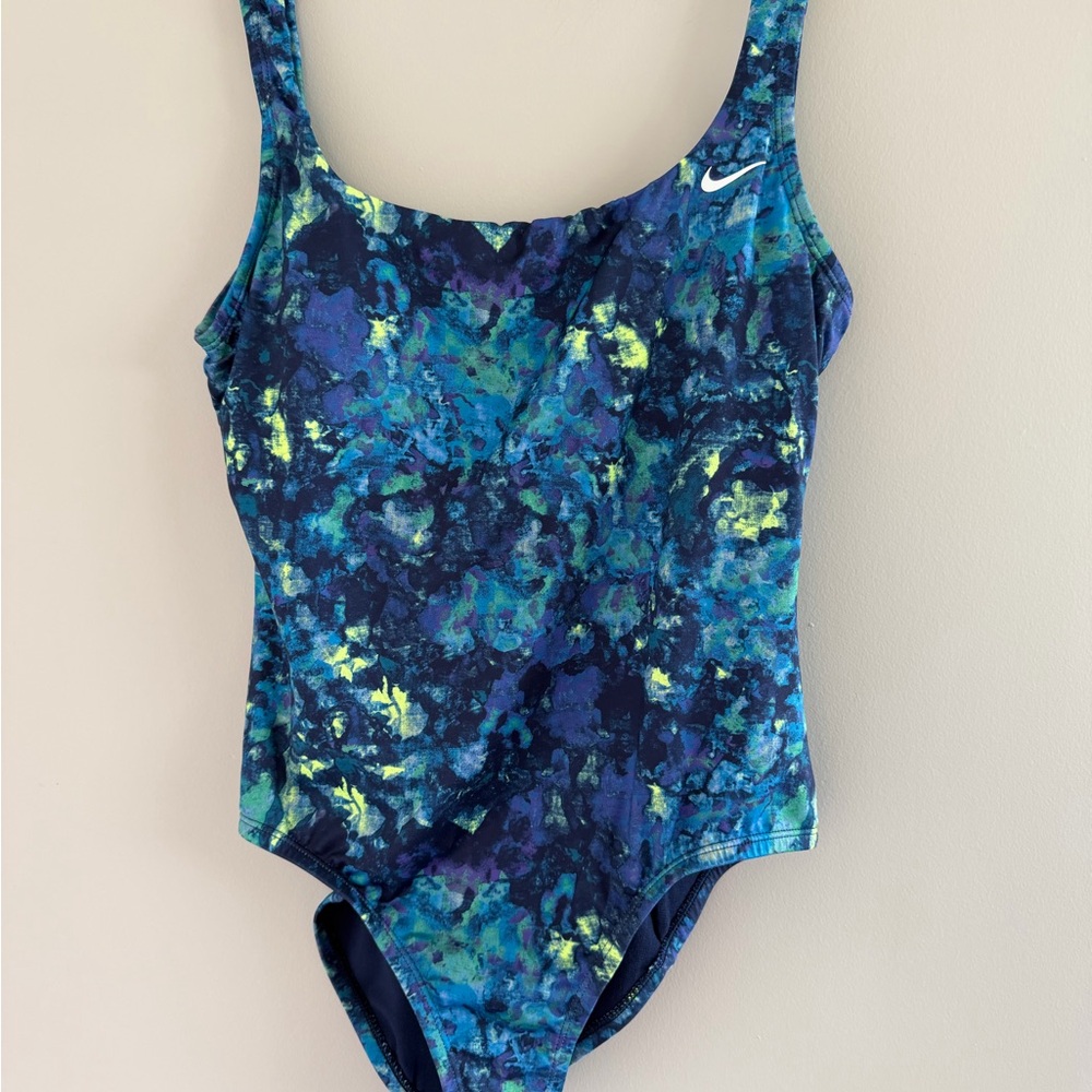 Nike Womens Athletic One Piece Sport Swimsuit Lap Swimwear Training Medium‎